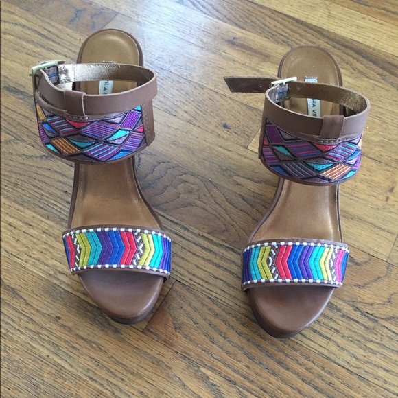 Cynthia Vincent Wedges Size 8.5 - Picture 4 of 4